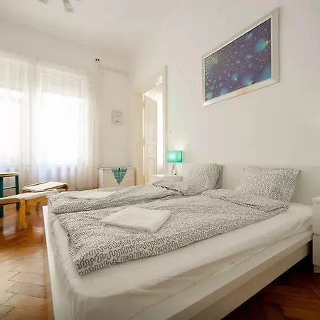 Apartament Jokai *